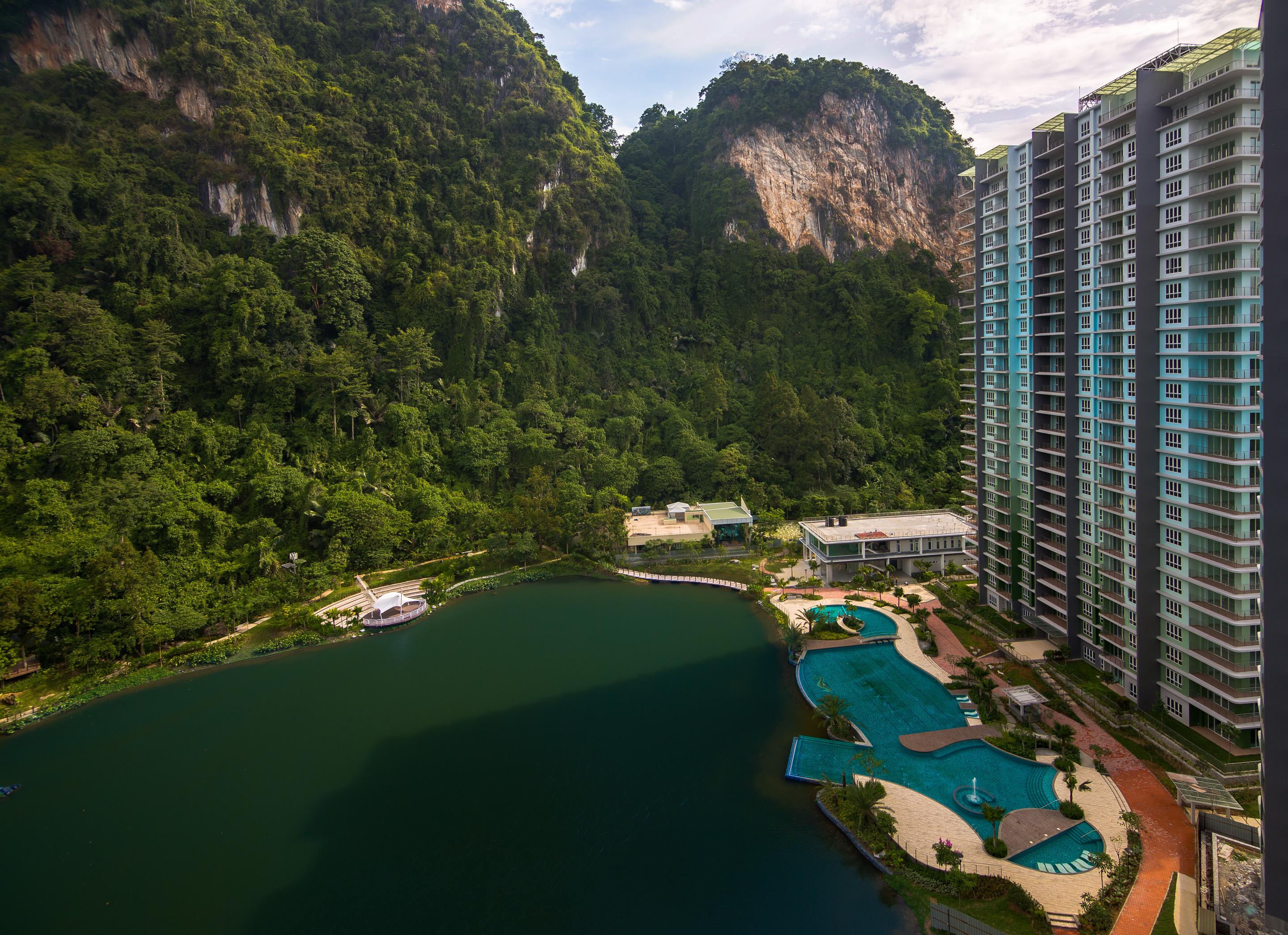 Tui Blue The Haven Ipoh Hotel Exterior photo The complex's artificial lake
